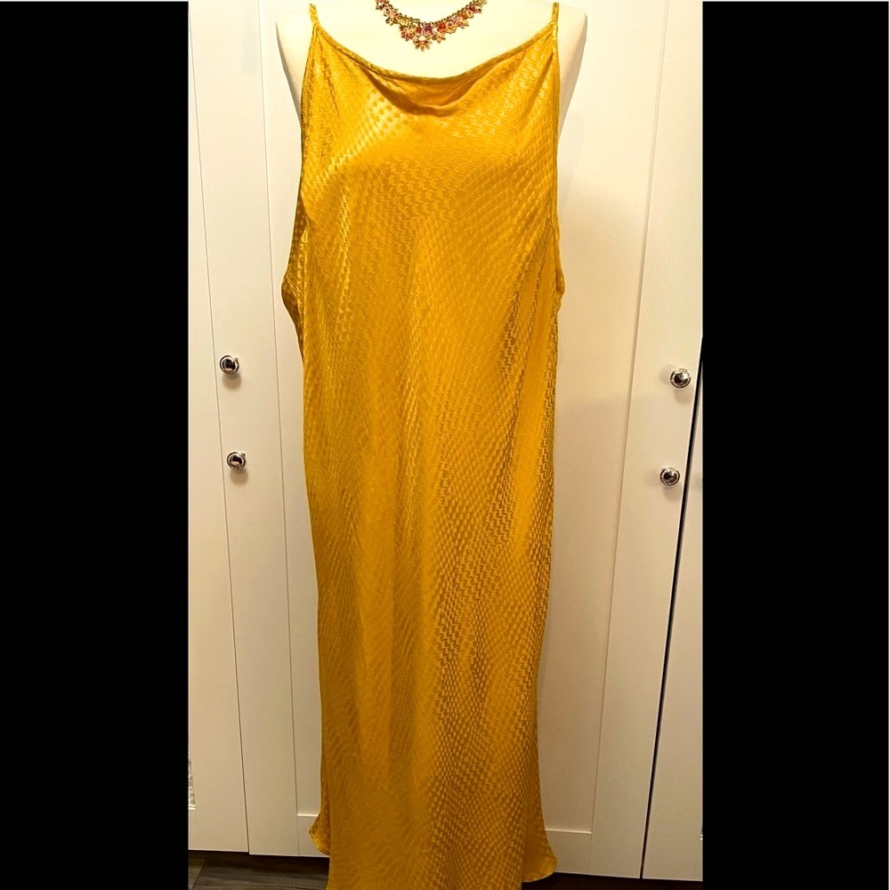 NEW! 2X Plus Size Yellow Stunning Strappy  Dress. Never worn.